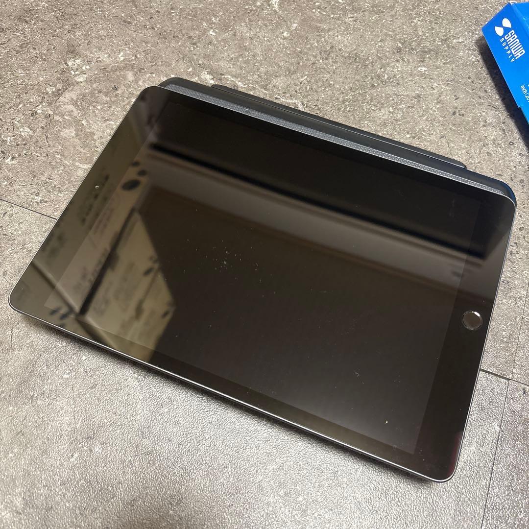 iPad 第8世代　 Wi-Fiモデル　スペースグレイ　32GB　おまけ付き