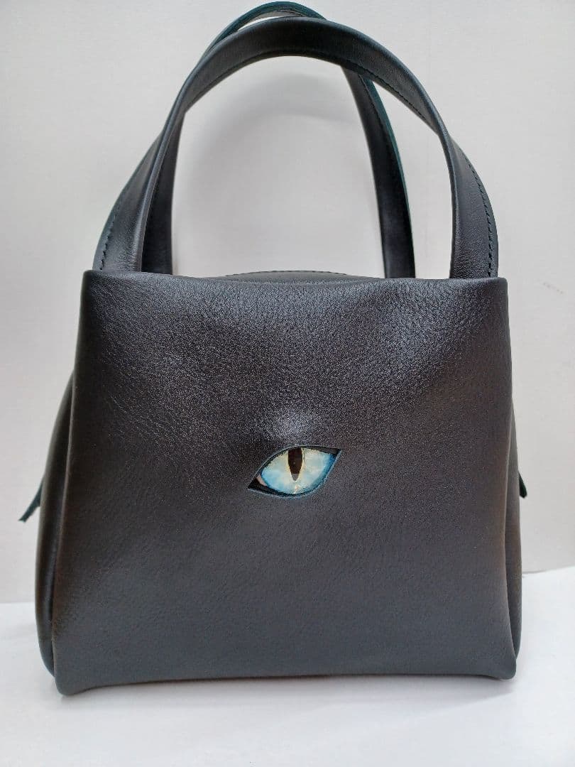 きょうMAMA　黒くて四角い目玉ハンドバッグ