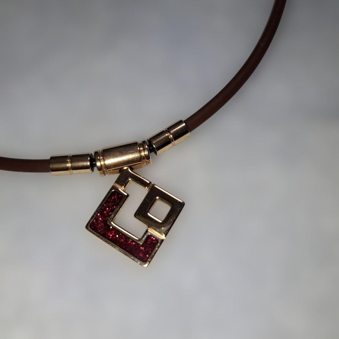 ブラウンレザー風ネックレス 幾何学デザイン