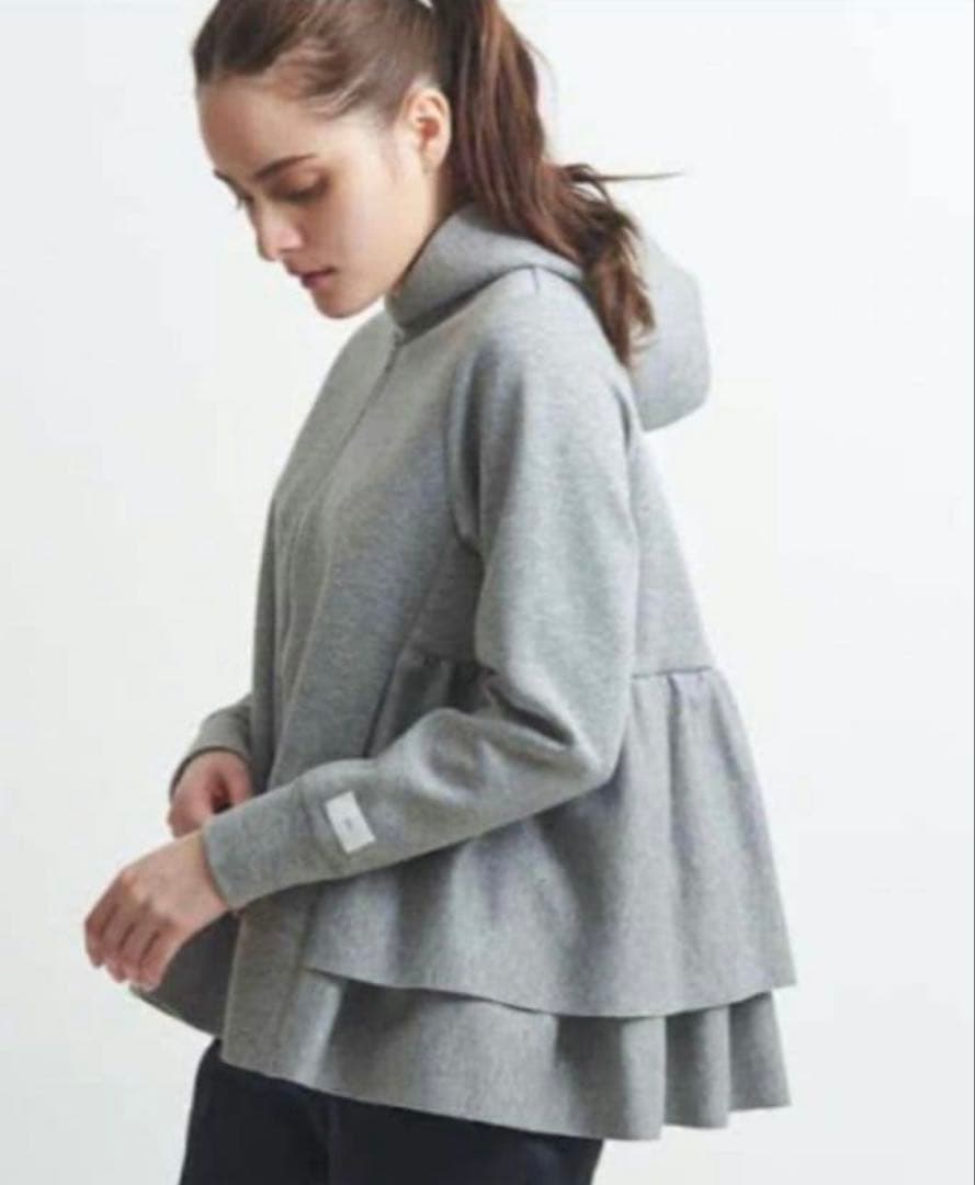 Yori バックフリルグレーパーカー