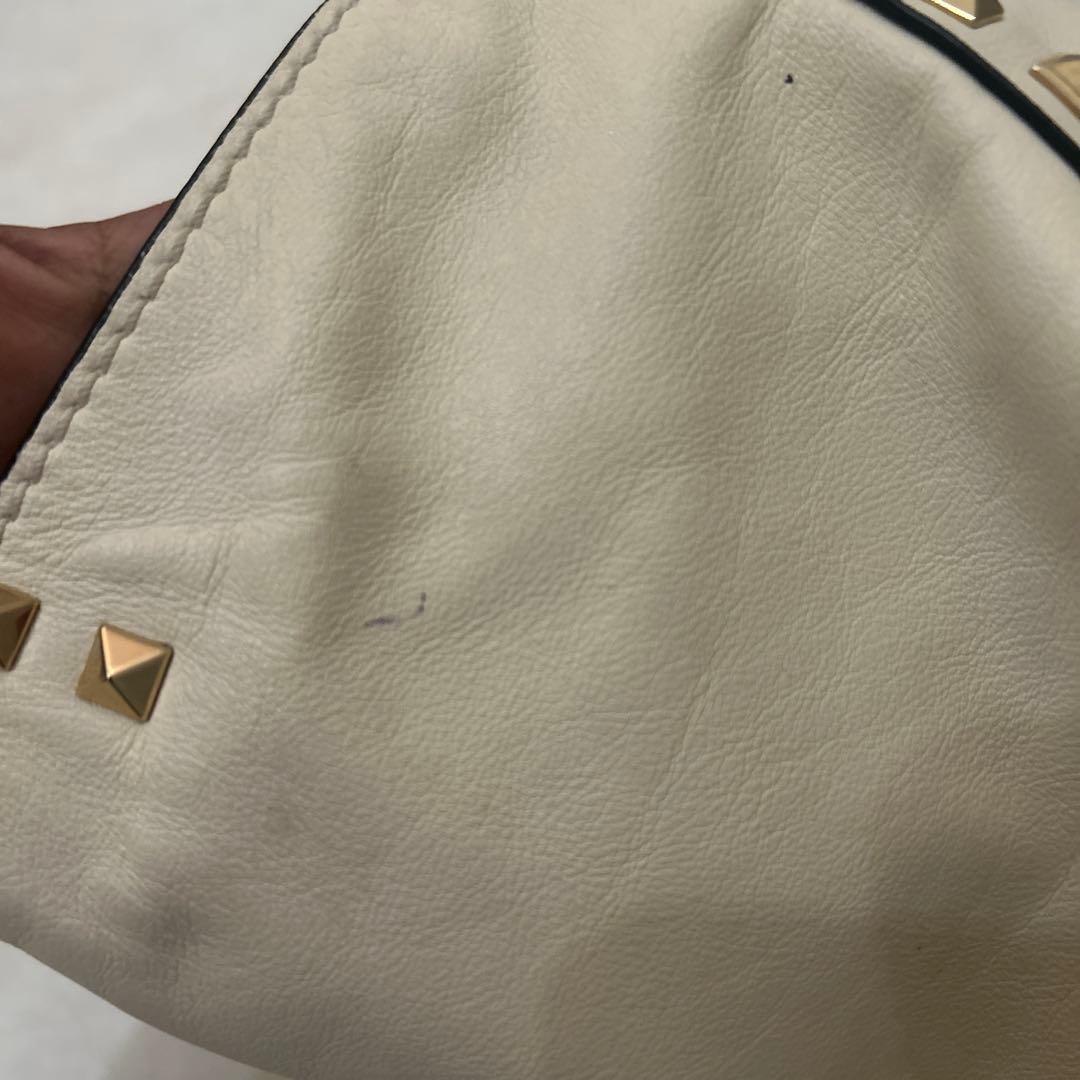Valentino Garavaniロックスタッズ・オフホワイトバッグ