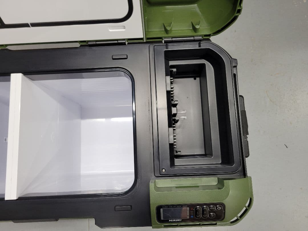 HIKOKI 冷温庫 デジタル表示 グリーン　電池２個付きです