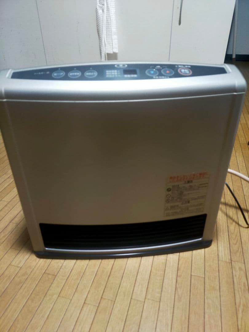 ガスファンヒーター シルバー デジタル表示